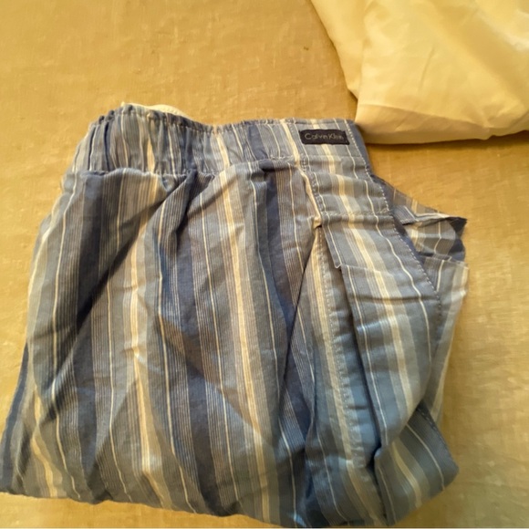 3 pair of never worn Calvin Klein boxer shorts. - Picture 3 of 6
